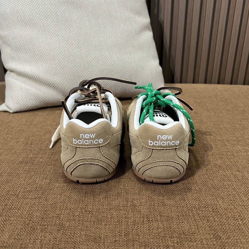 뉴발란스 x 미우 미우 530 스웨이드 메쉬 스니커즈 에크루