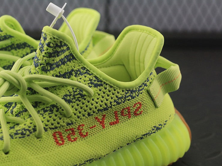 YEEZY 350 V2 세미프로즌