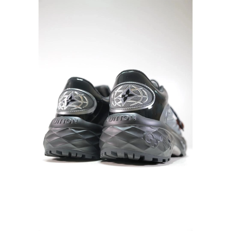 루이비통 디스커버리 레이스 업 그린 스니커즈