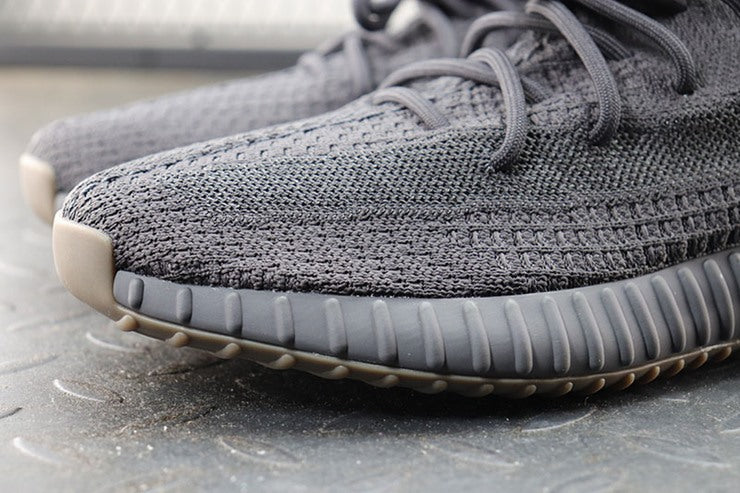 YEEZY 350 V2 신더 리플렉티브