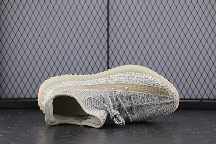 YEEZY 350 V2 룬드마크 리플렉티브