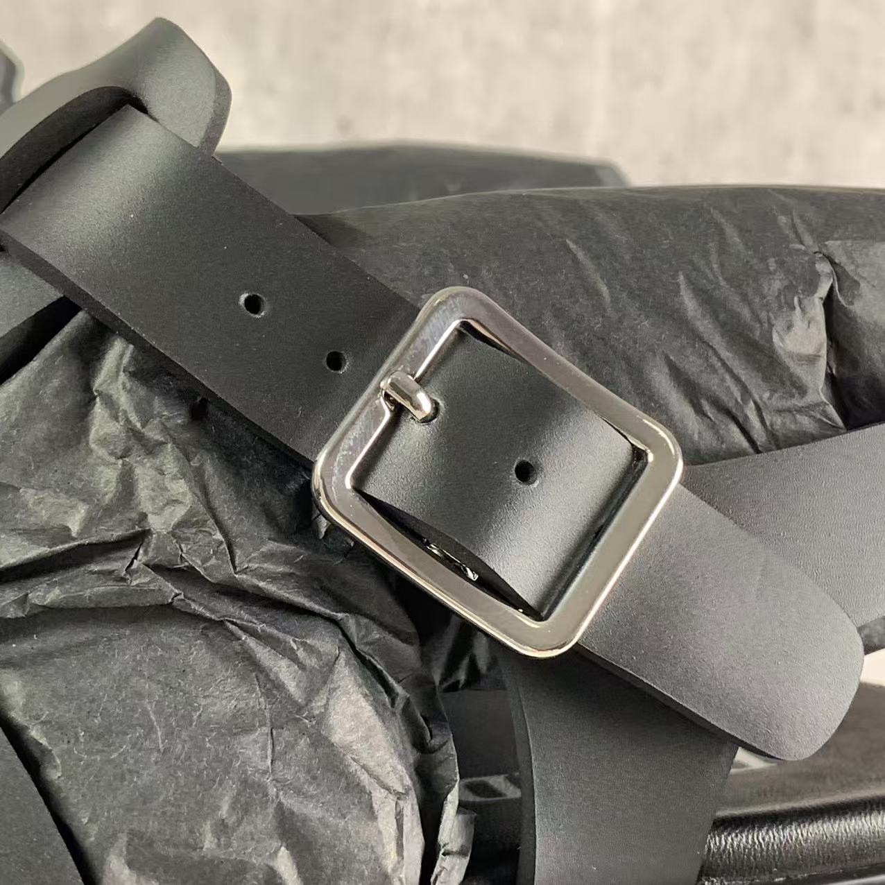 국내) 프라다 러버 모놀리스 샌들 38