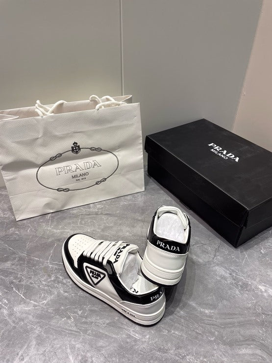 프라다 디스트릭트 스니커즈