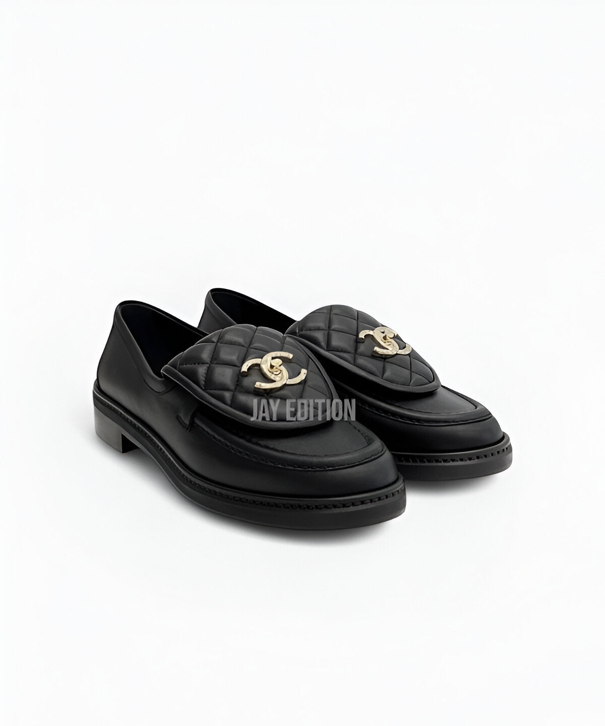 샤넬 퀼팅 CC 로고 턴락 로퍼 블랙 가죽과 퀼팅 패턴, 턴락 장식 디테일