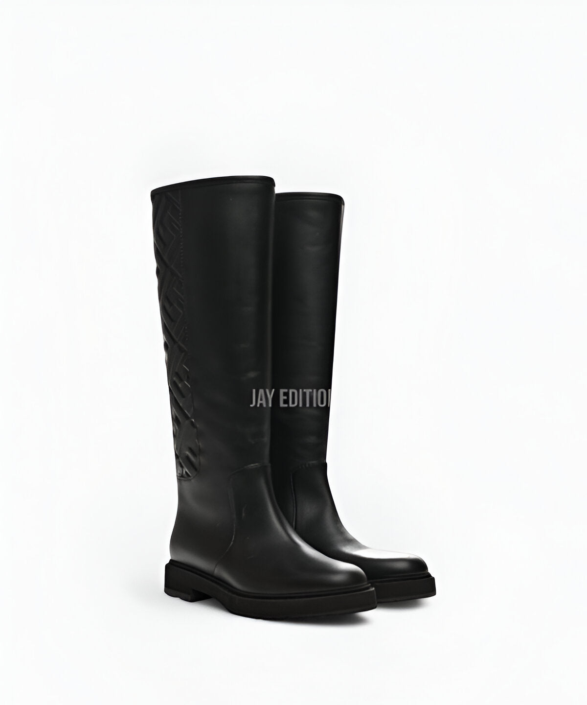 펜디 엠보스드 FF 롱 부츠 블랙 레더와 FF 로고 엠보싱, 약 3 cm 힐 디테일