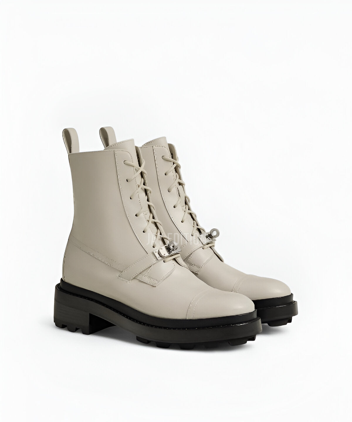 에르메스 퍼스트 로퍼 블랙 가죽과 미니멀한 실루엣의 세련된 로퍼