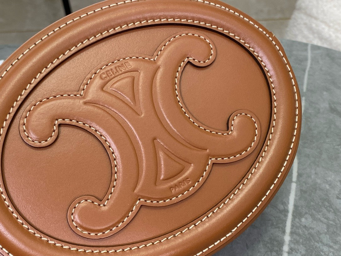 셀린느 퀴르 트리옹프 오벌백