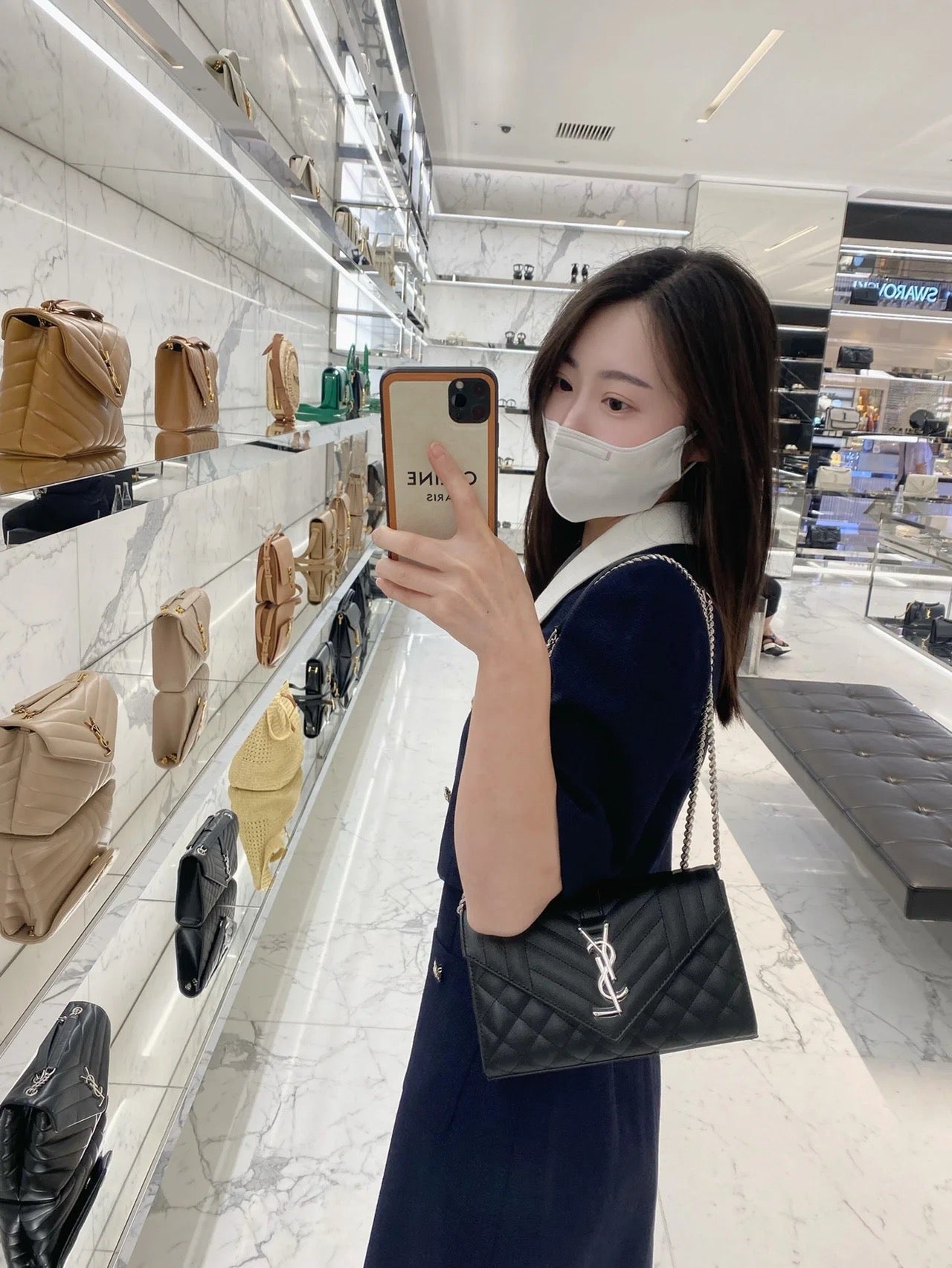 생로랑 엔벨로프 체인 숄더백 램스킨 스몰