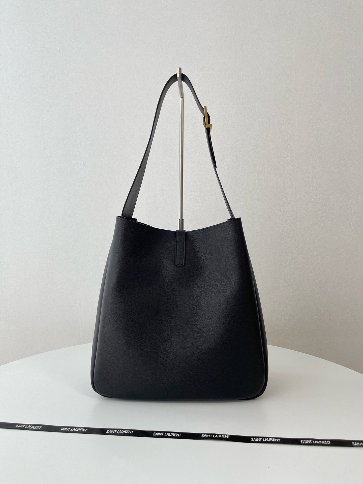 생로랑 LE 5À7 서플 라지 그레인 레더