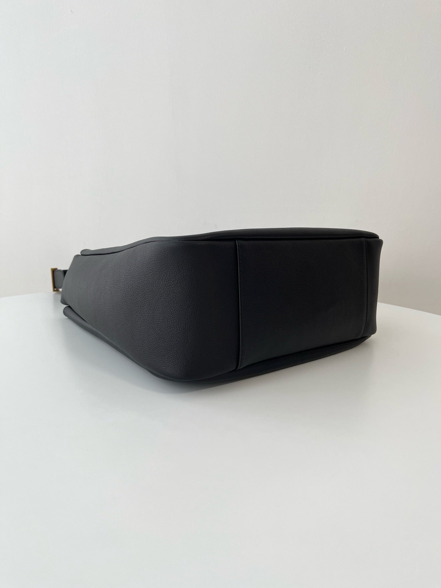 생로랑 LE 5À7 서플 라지 그레인 레더