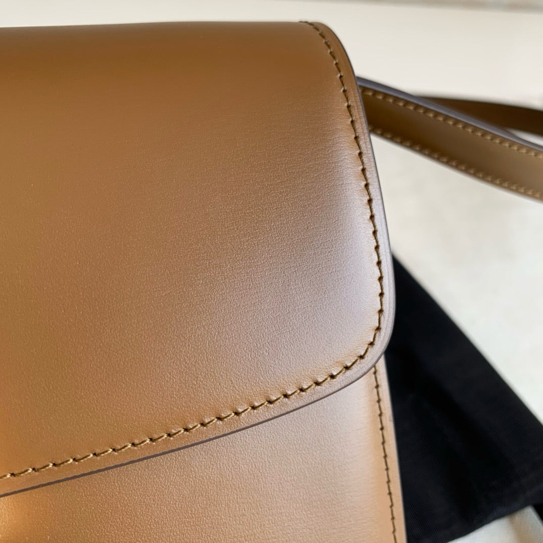 셀린느 박스백 틴