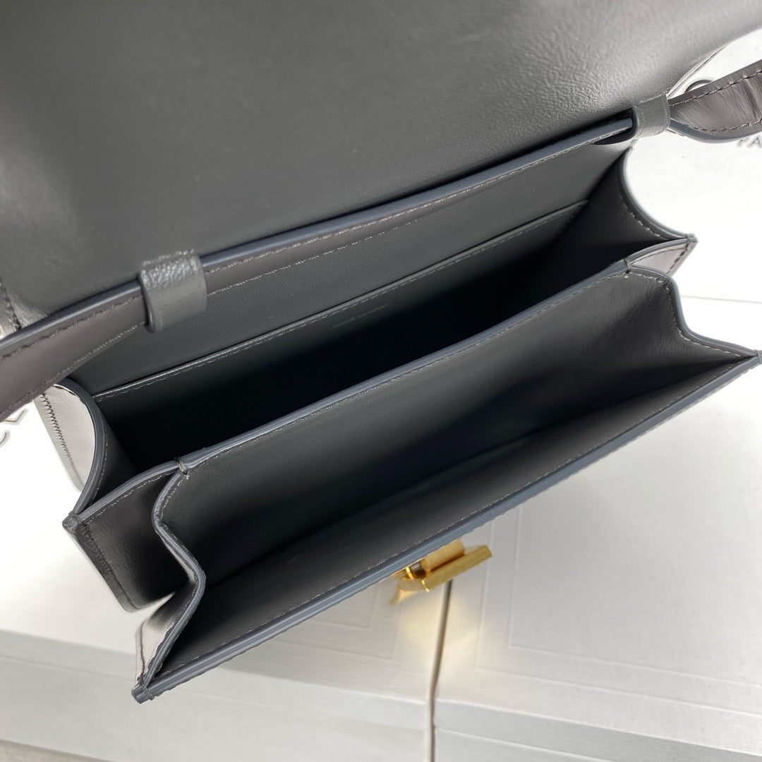 셀린느 박스백 틴