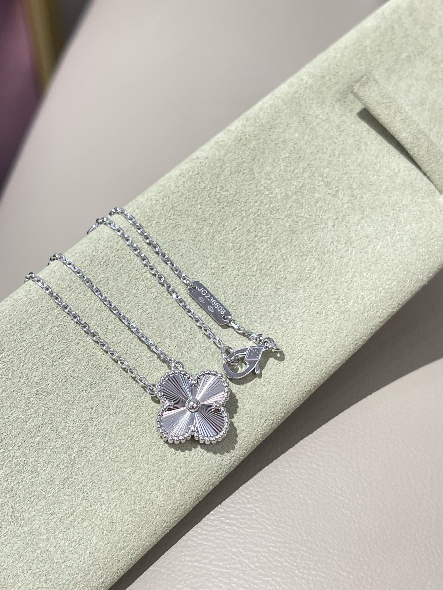 반클리프 기요세 빈티지 네크리스 (18K)