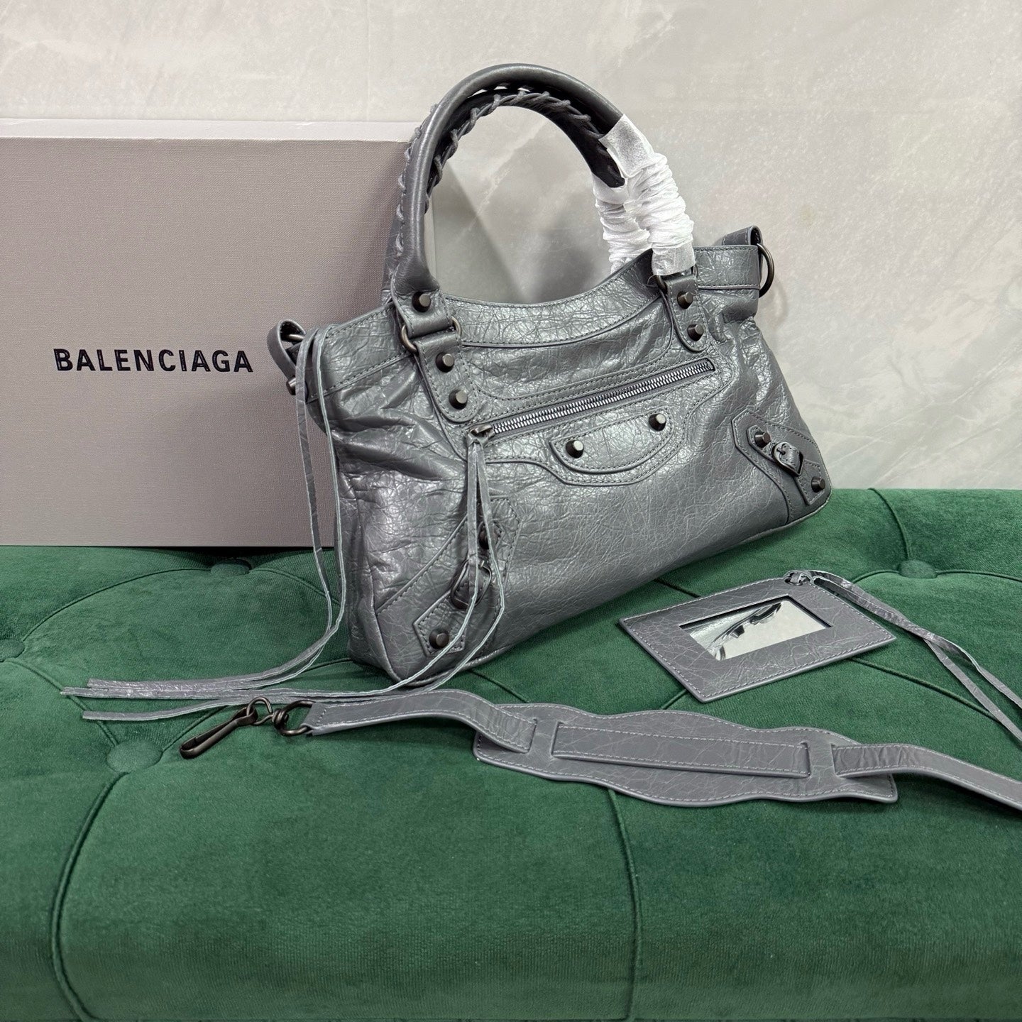 발렌시아가 르 시티 퍼스트 백