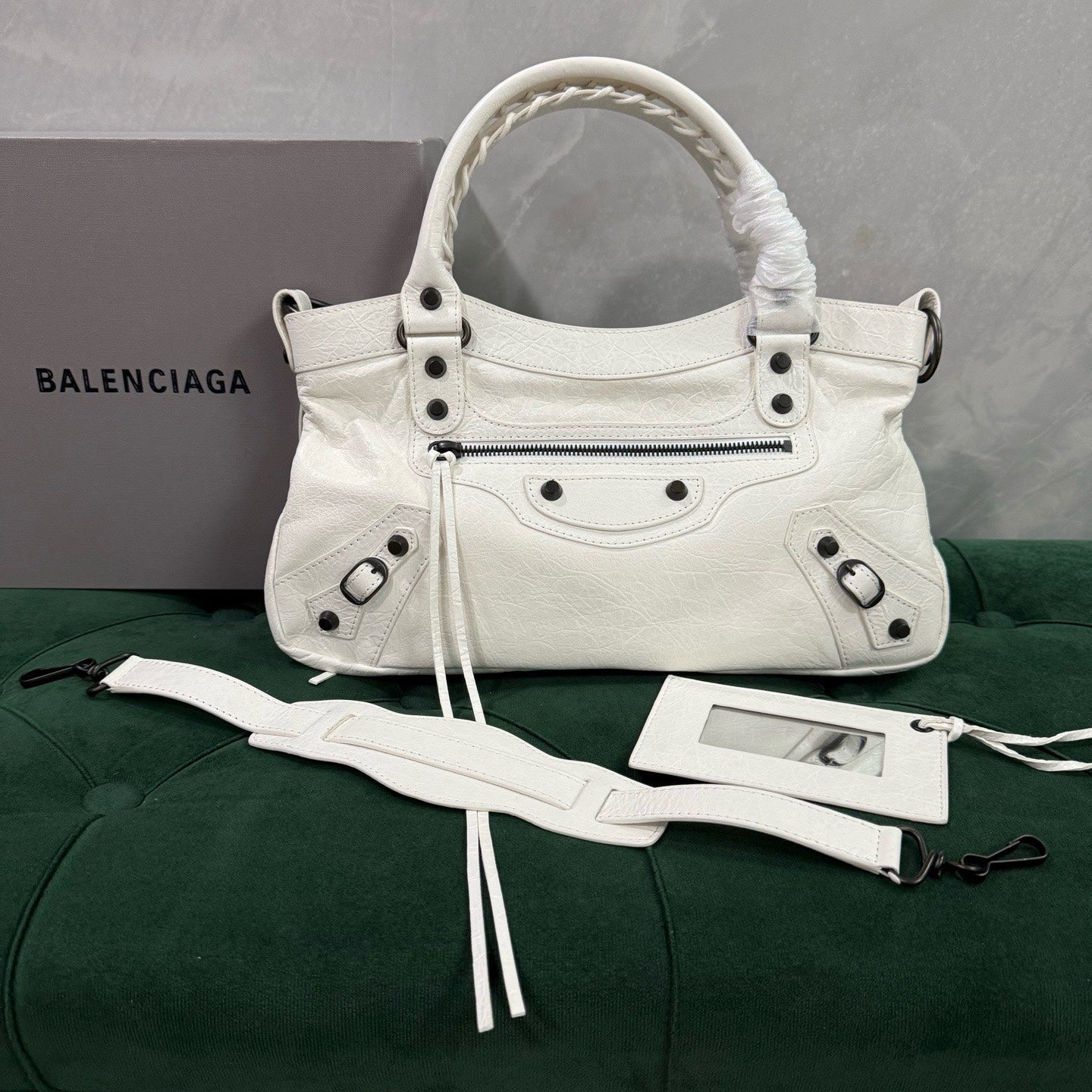 발렌시아가 르 시티 퍼스트 백