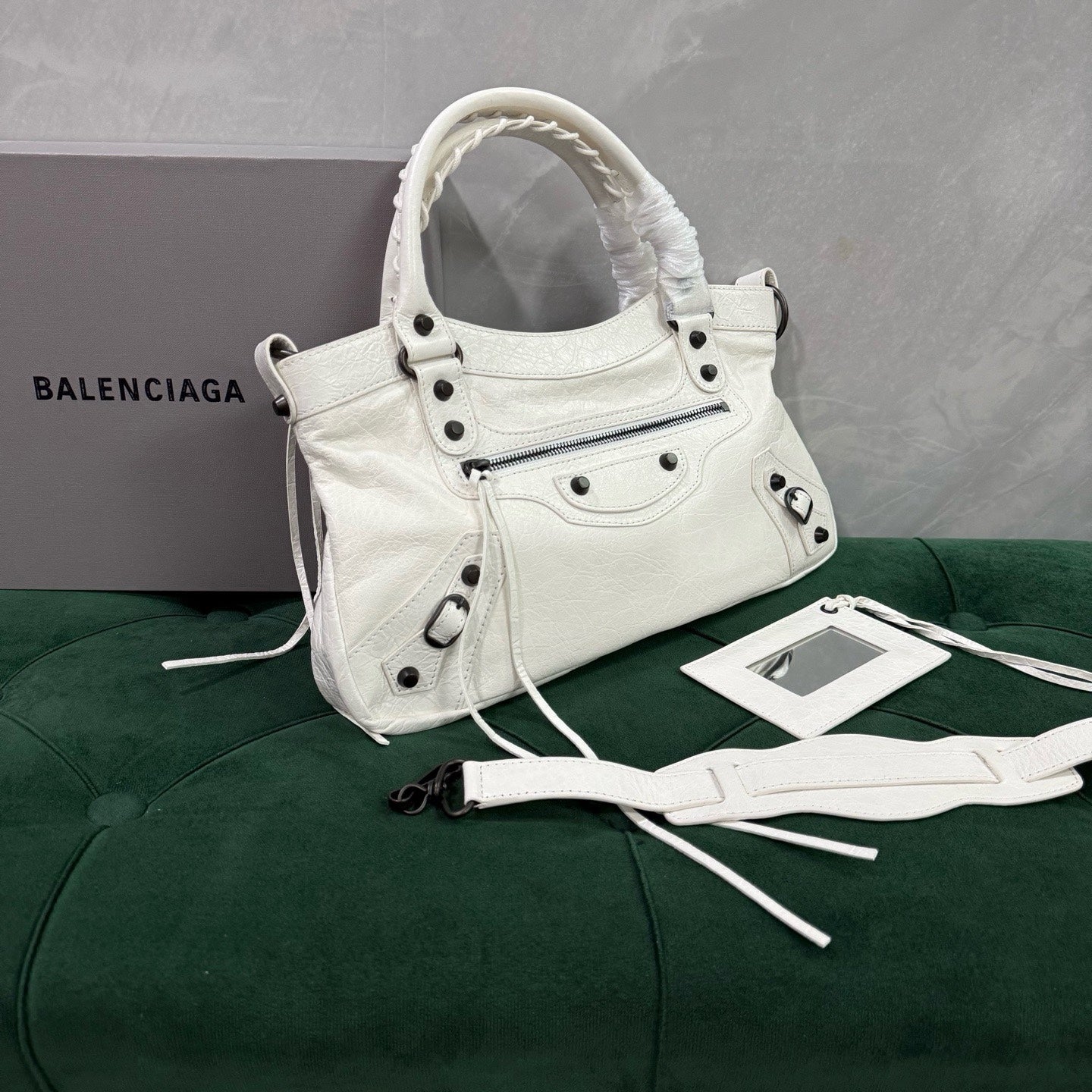 발렌시아가 르 시티 퍼스트 백