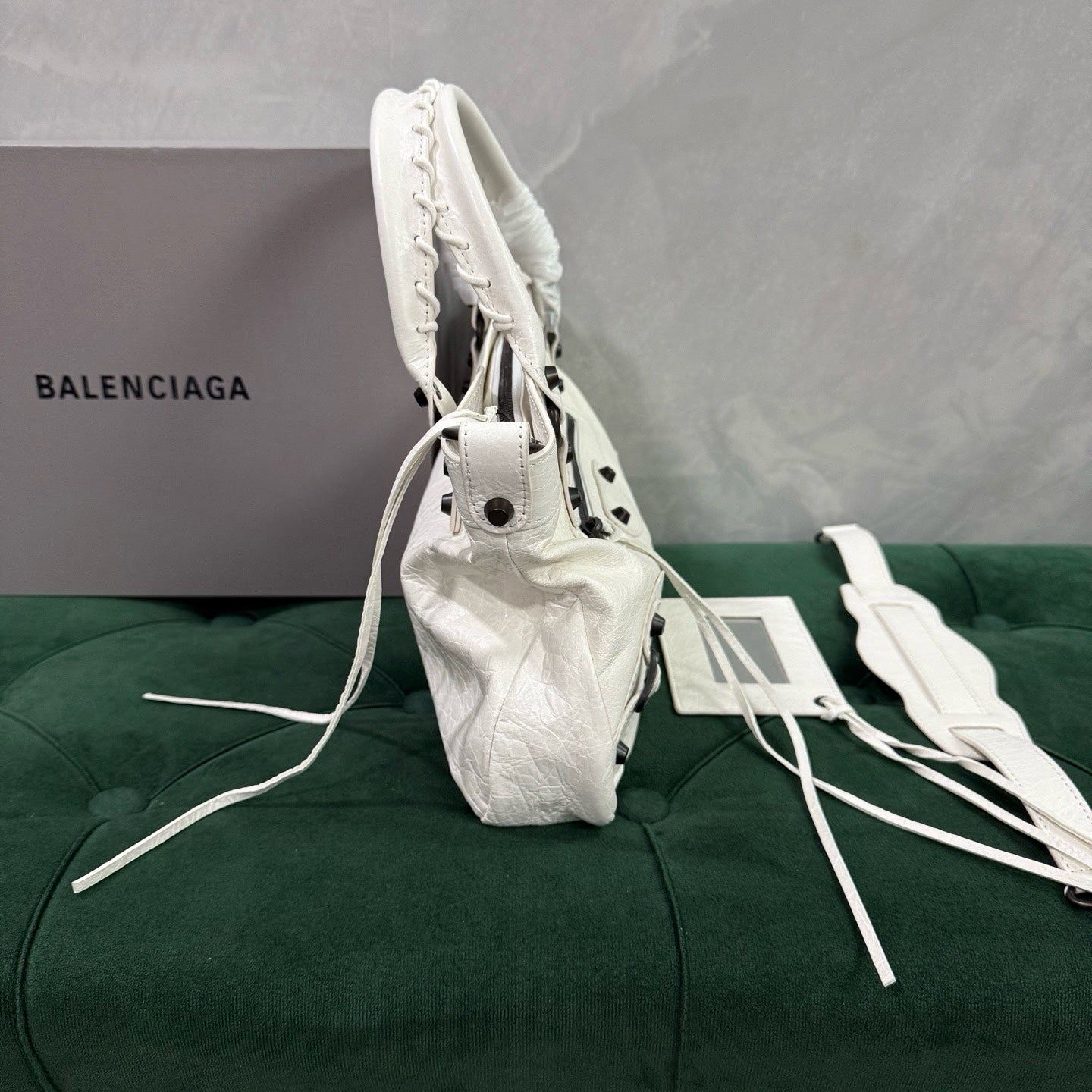 발렌시아가 르 시티 퍼스트 백