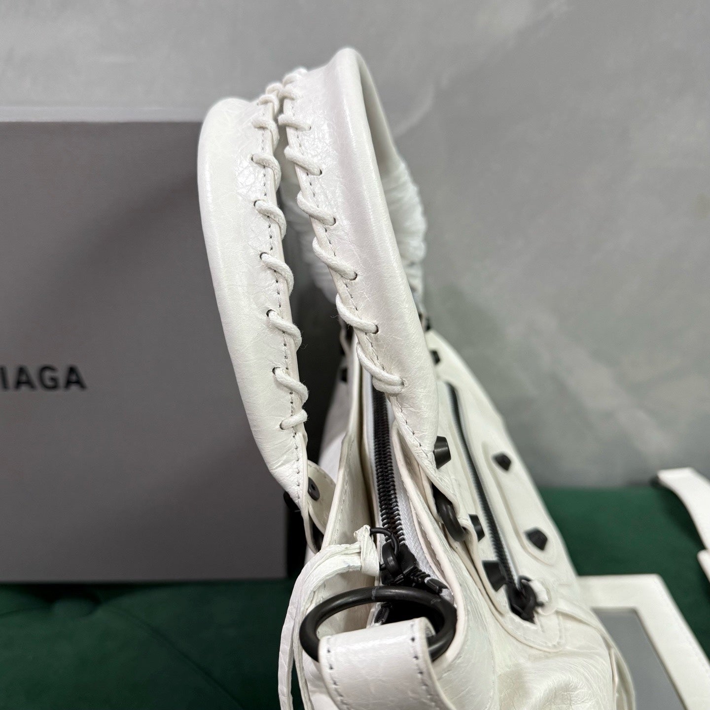 발렌시아가 르 시티 퍼스트 백