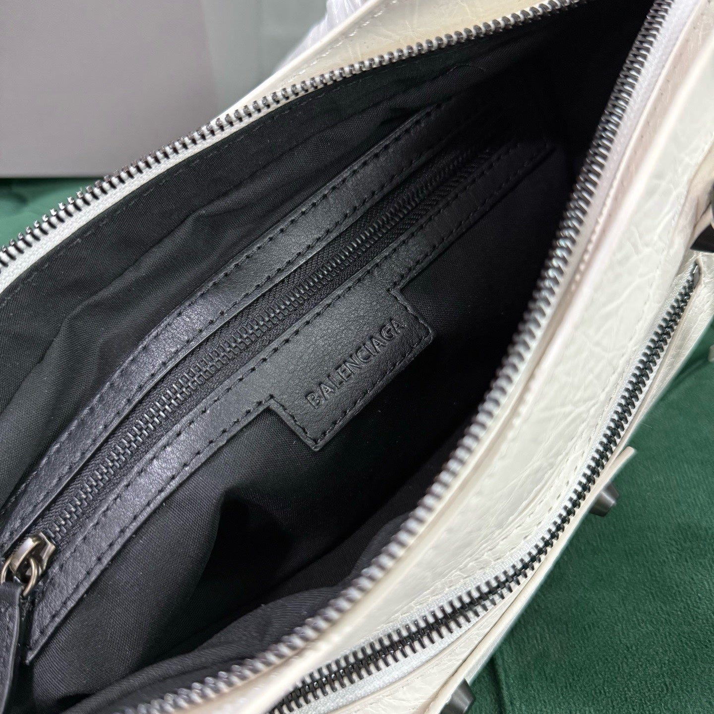 발렌시아가 르 시티 퍼스트 백