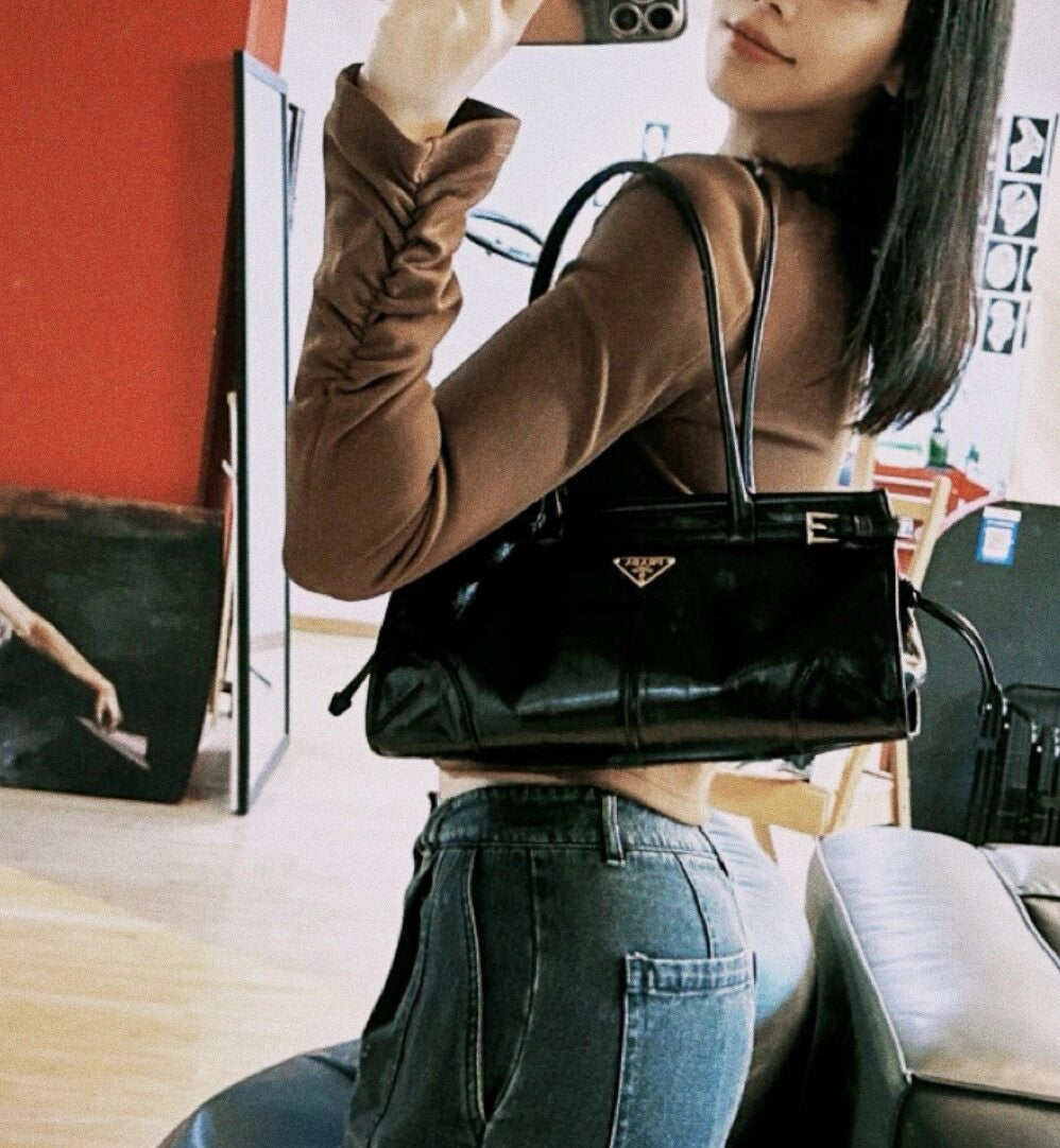프라다 럭스 소프트백 미디움