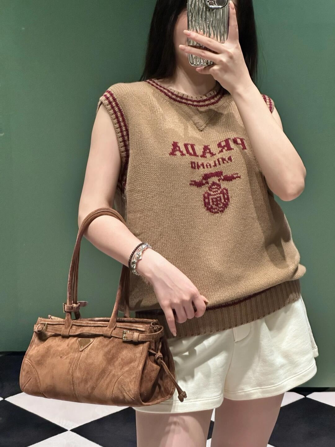 프라다 보니 미디움 스웨이드 핸드백