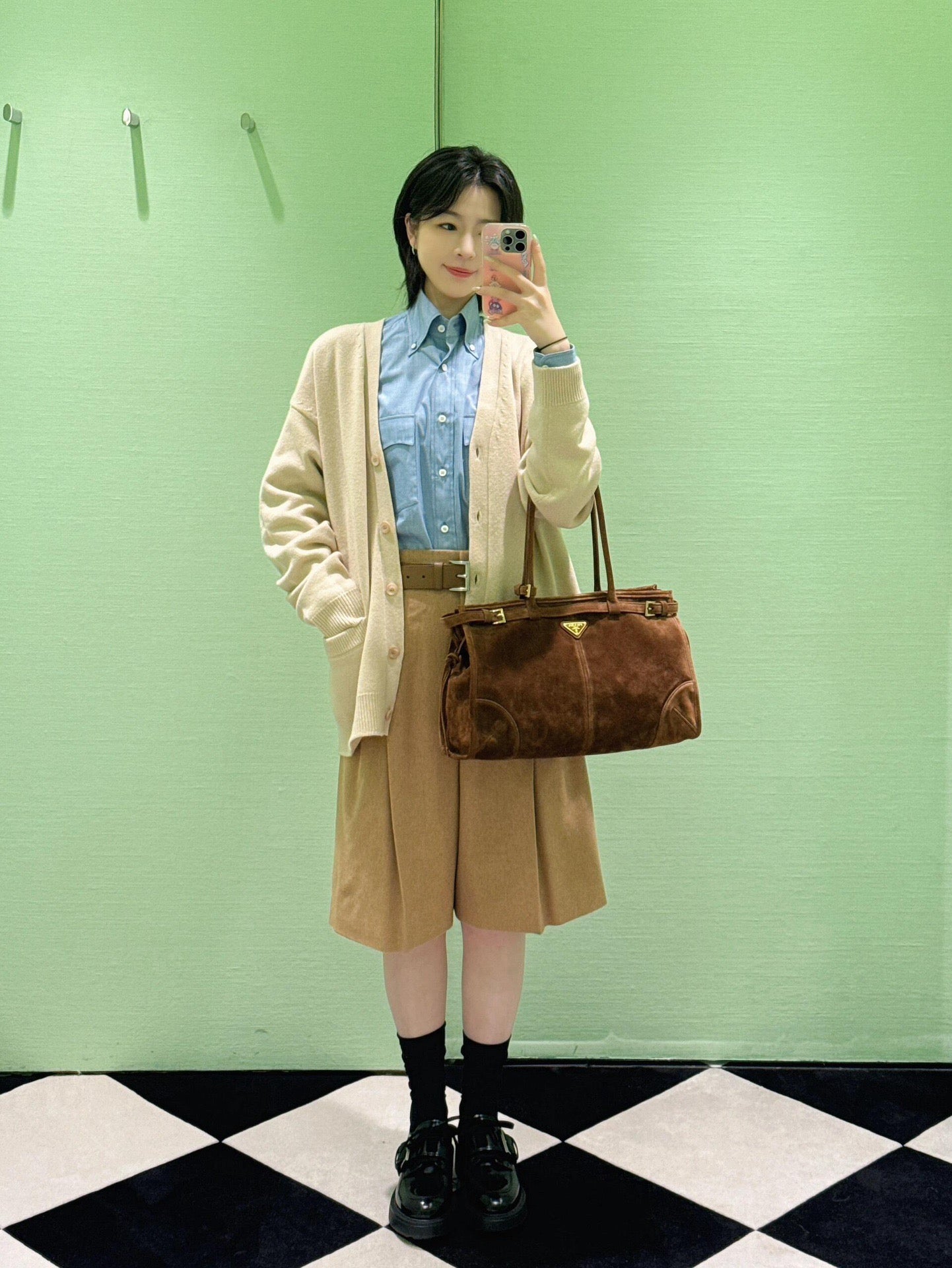 프라다 보니 라지 스웨이드 핸드백
