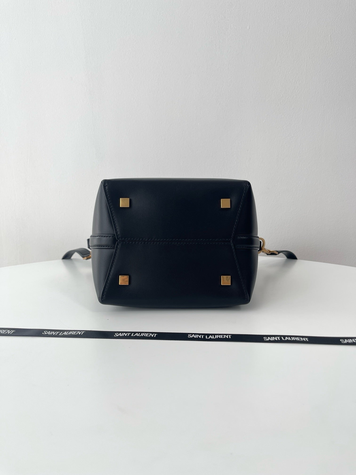 생로랑 LE 37 버킷백 스몰