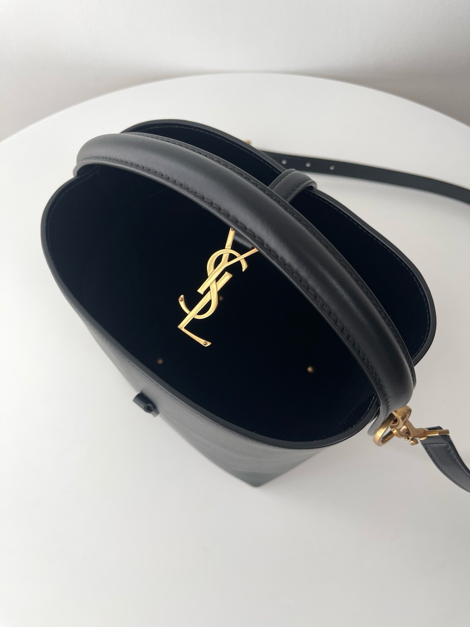 생로랑 LE 37 버킷백 스몰