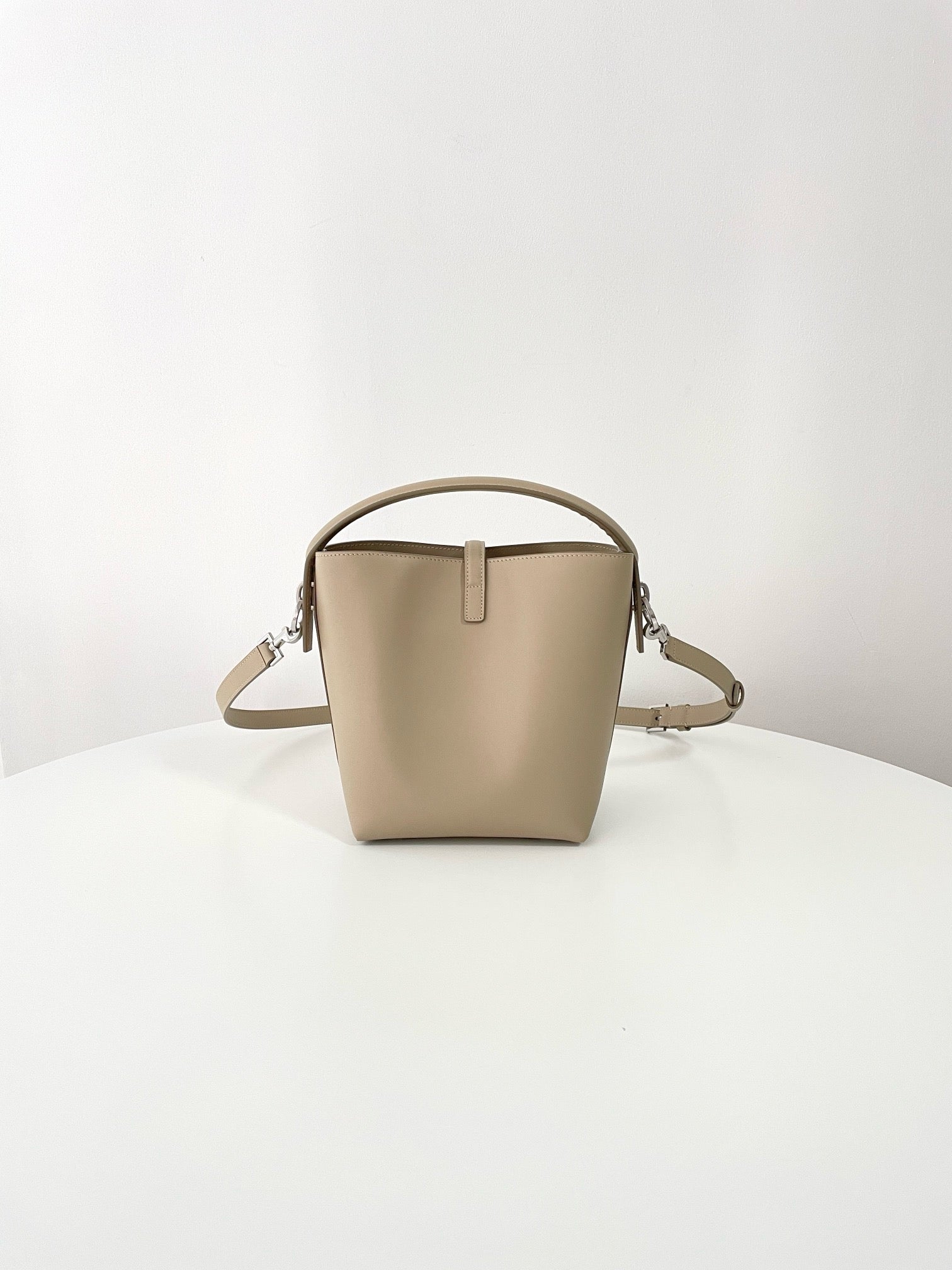 생로랑 LE 37 버킷백 스몰