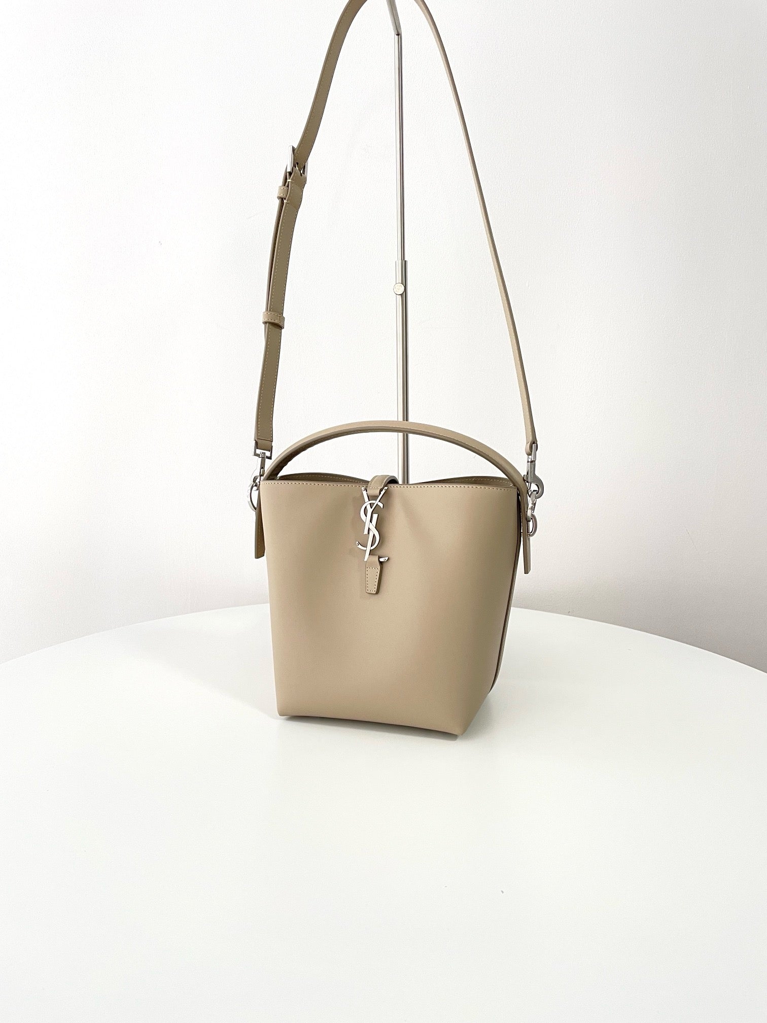 생로랑 LE 37 버킷백 스몰