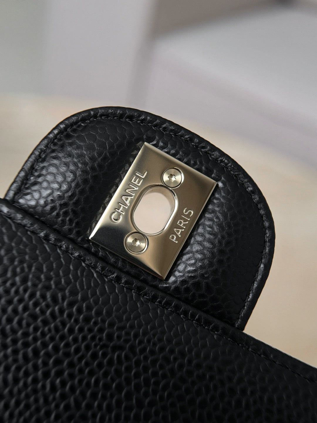 샤넬 클래식 플랩백 미디움 캐비어