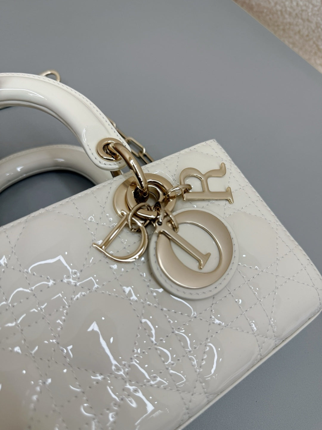 디올 레이디 디 조이 페이던트 스몰 백