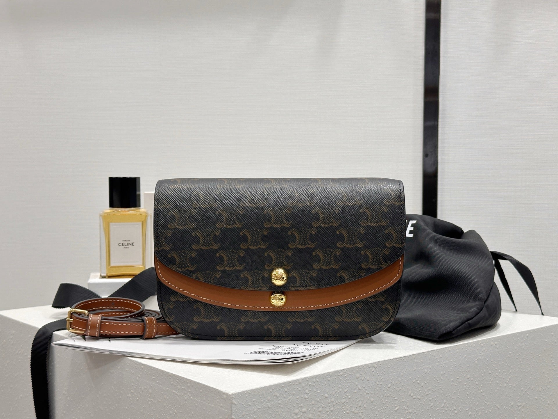 셀린느 듀오 스트랩 지갑