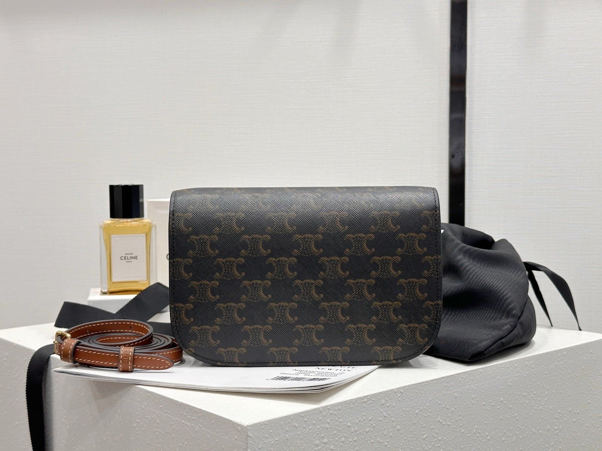 셀린느 듀오 스트랩 지갑