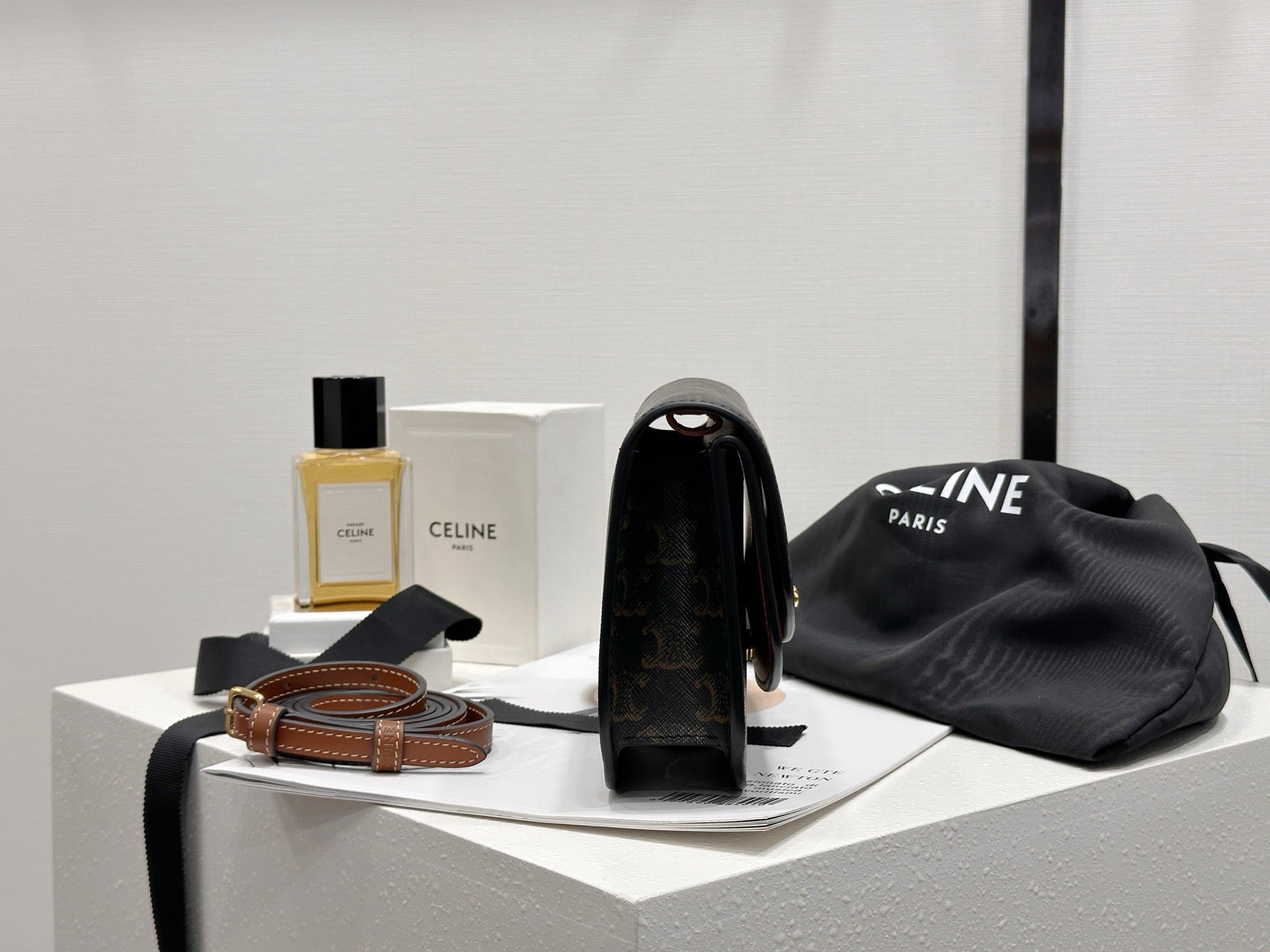 셀린느 듀오 스트랩 지갑