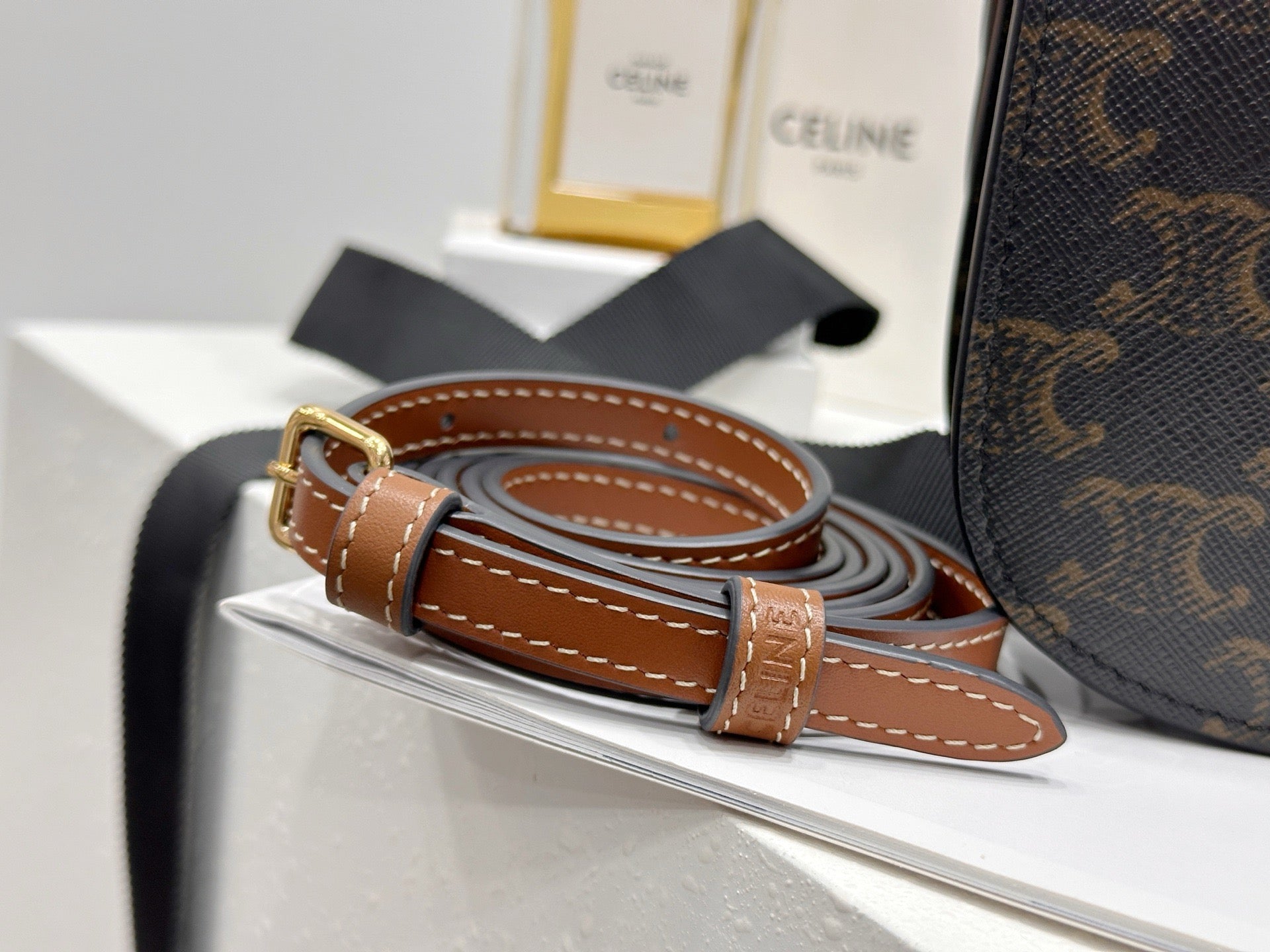 셀린느 듀오 스트랩 지갑