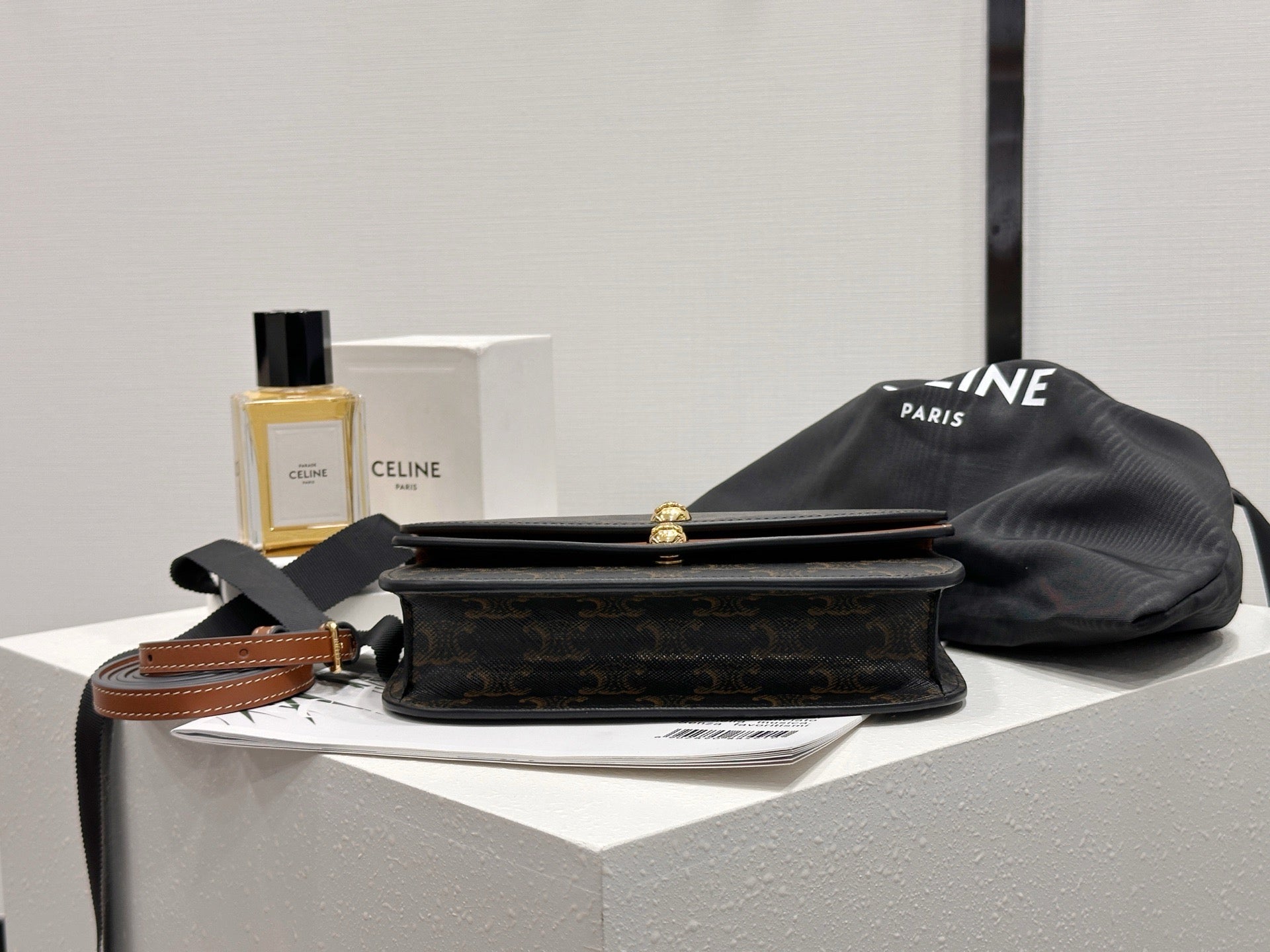 셀린느 듀오 스트랩 지갑