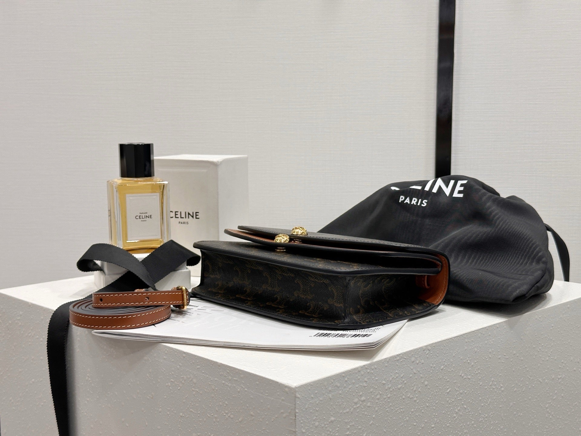 셀린느 듀오 스트랩 지갑