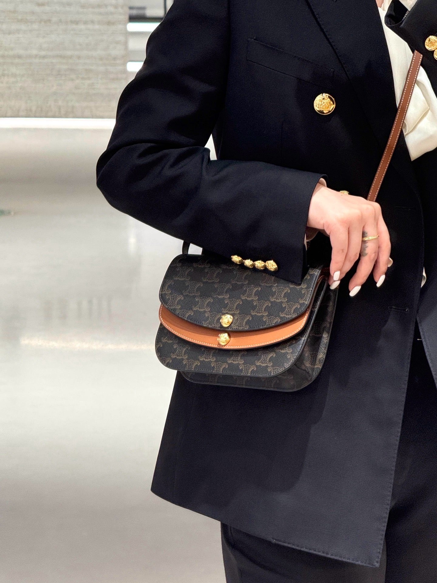 셀린느 듀오 스트랩 지갑