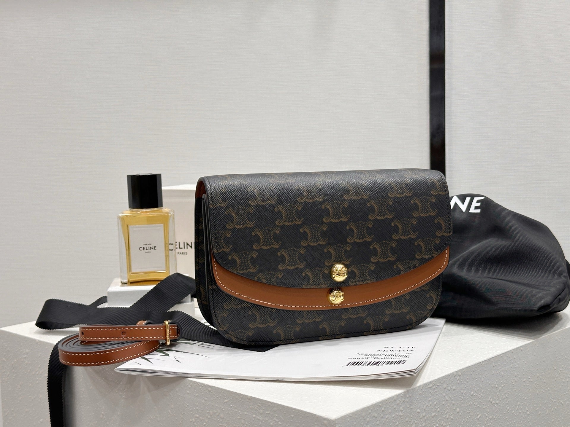 셀린느 듀오 스트랩 지갑