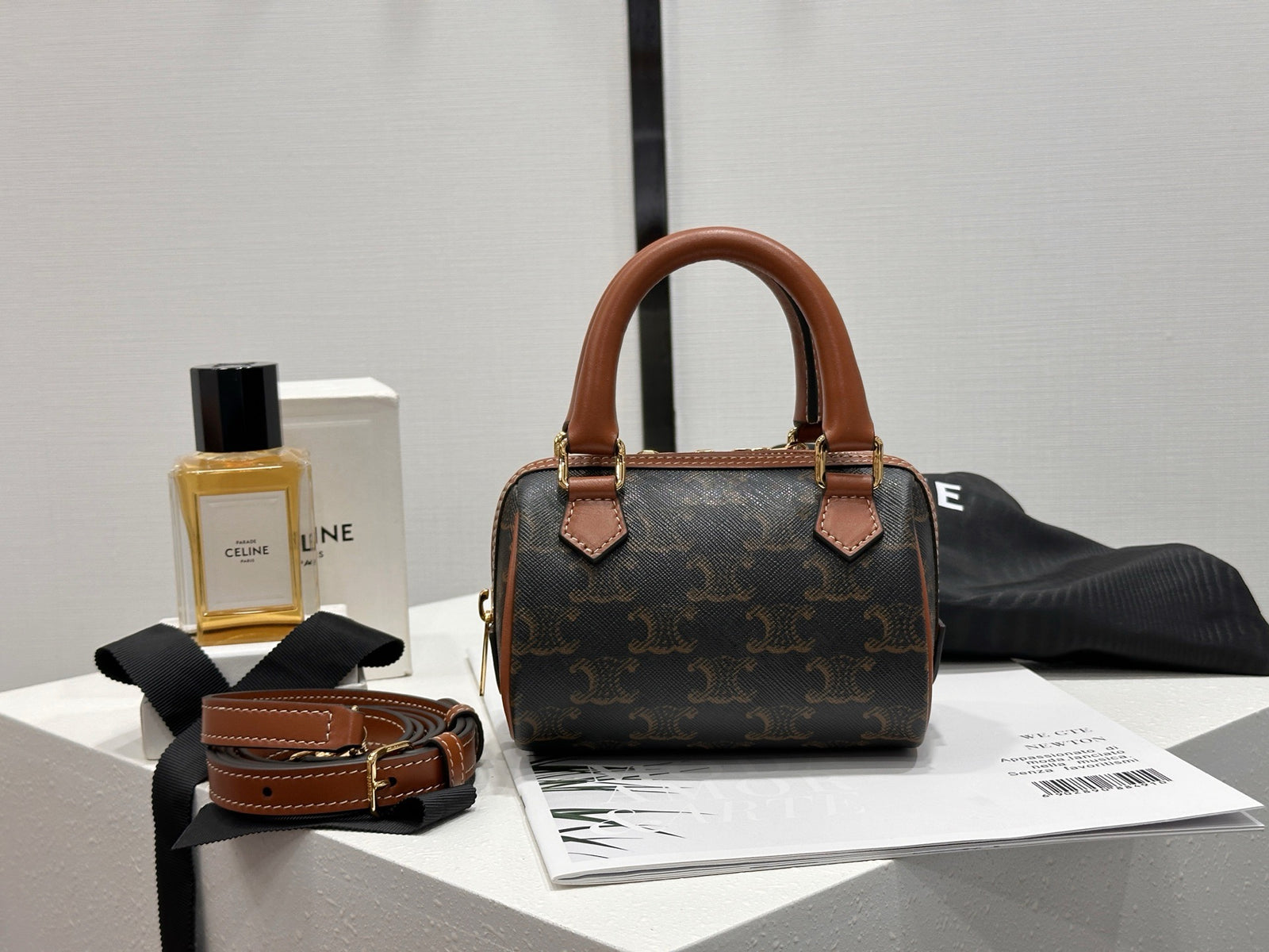 셀린느 트리옹프 카바스 미니 보스턴백