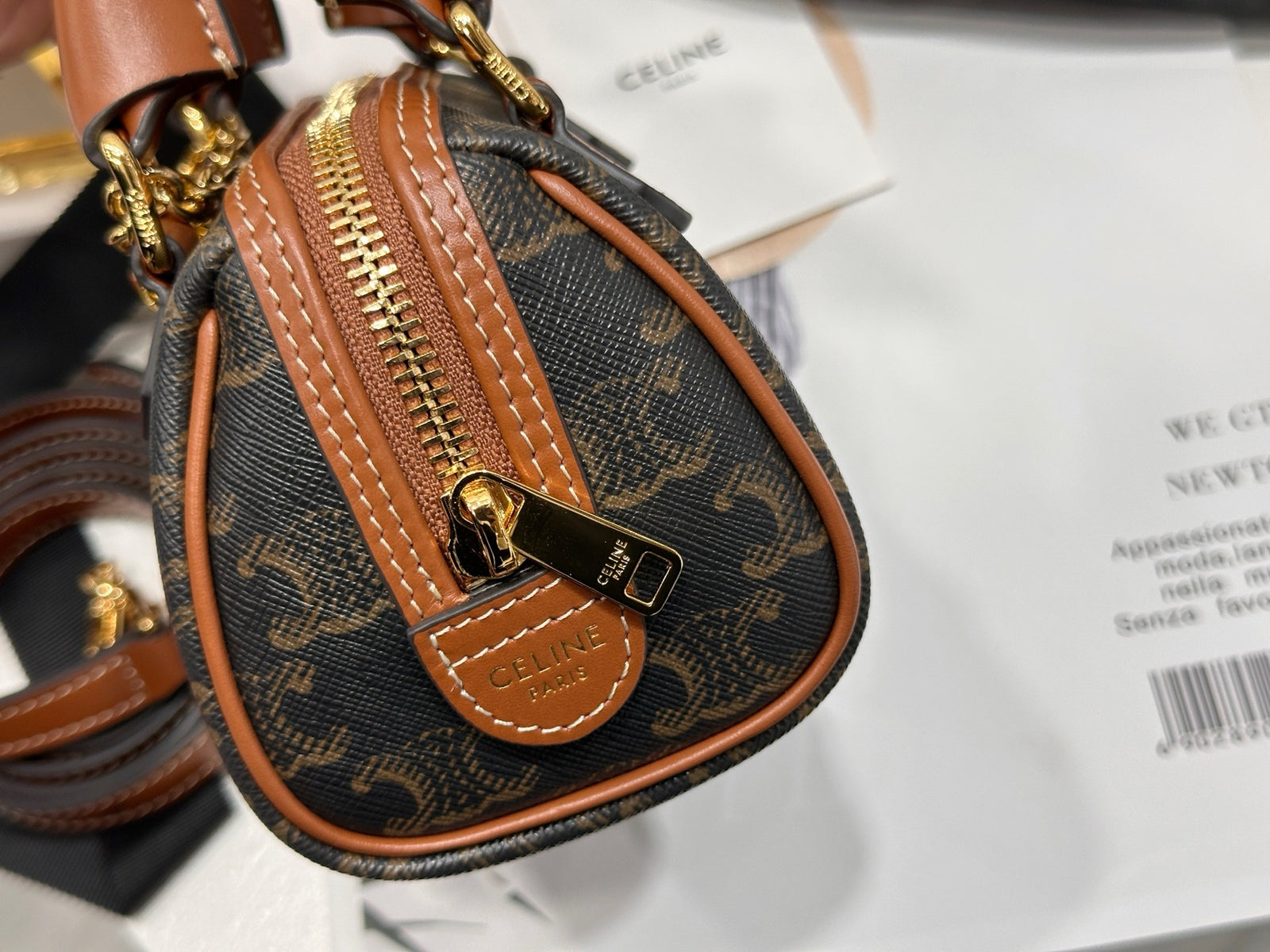 셀린느 트리옹프 카바스 미니 보스턴백