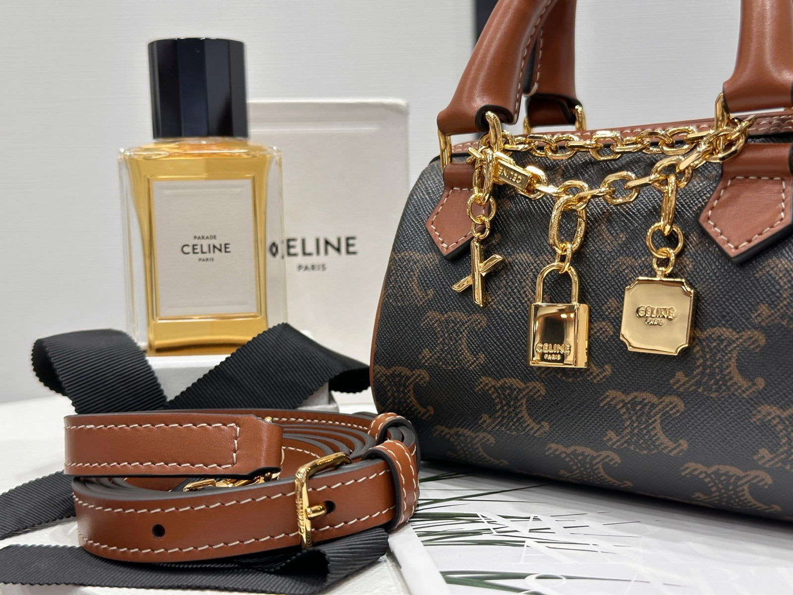 셀린느 트리옹프 카바스 미니 보스턴백