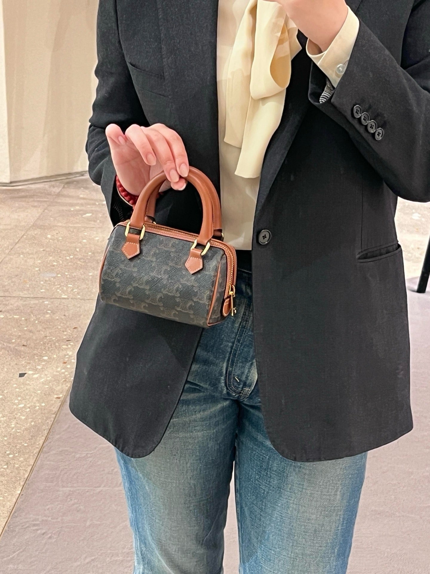 셀린느 트리옹프 카바스 미니 보스턴백