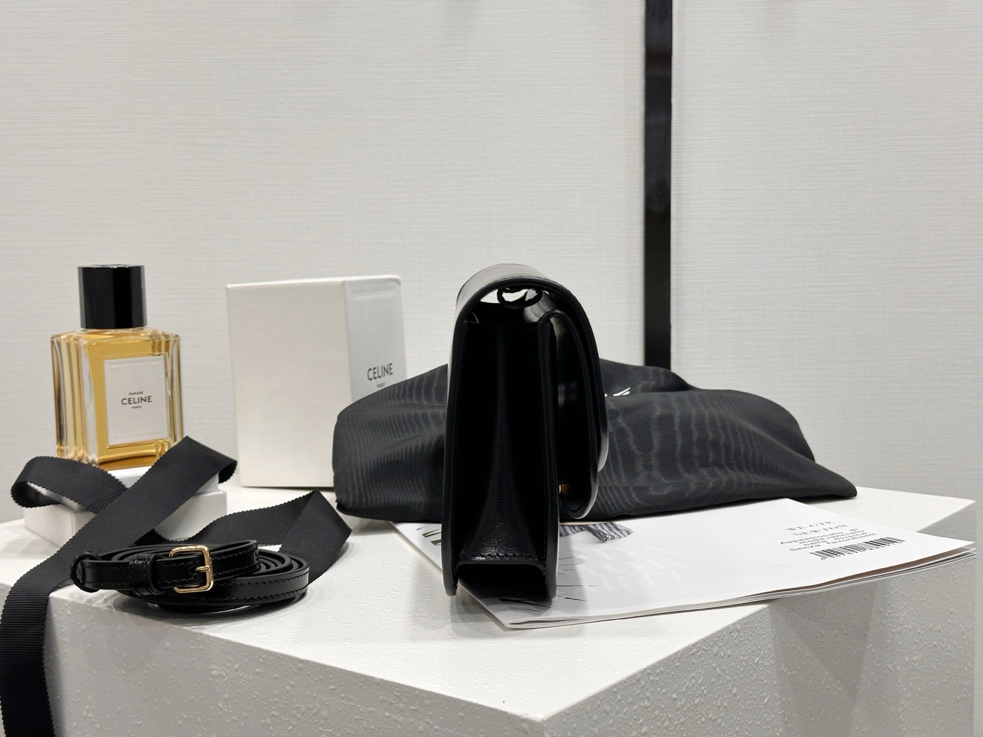 셀린느 듀오 스트랩 지갑