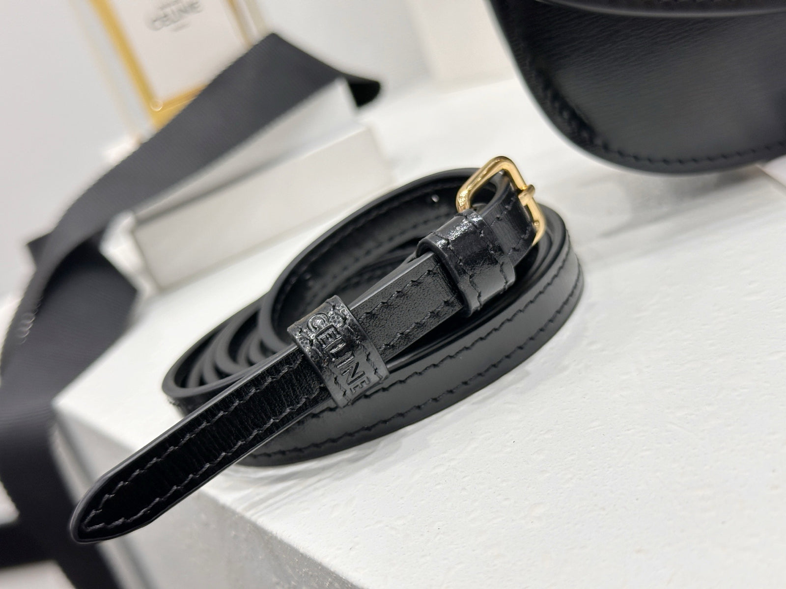 셀린느 듀오 스트랩 지갑