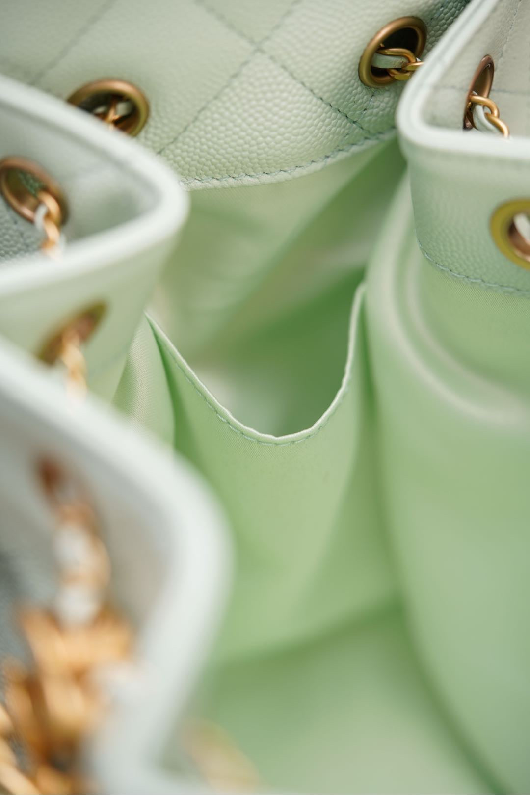 샤넬 25백 스몰 (라이트 그린)