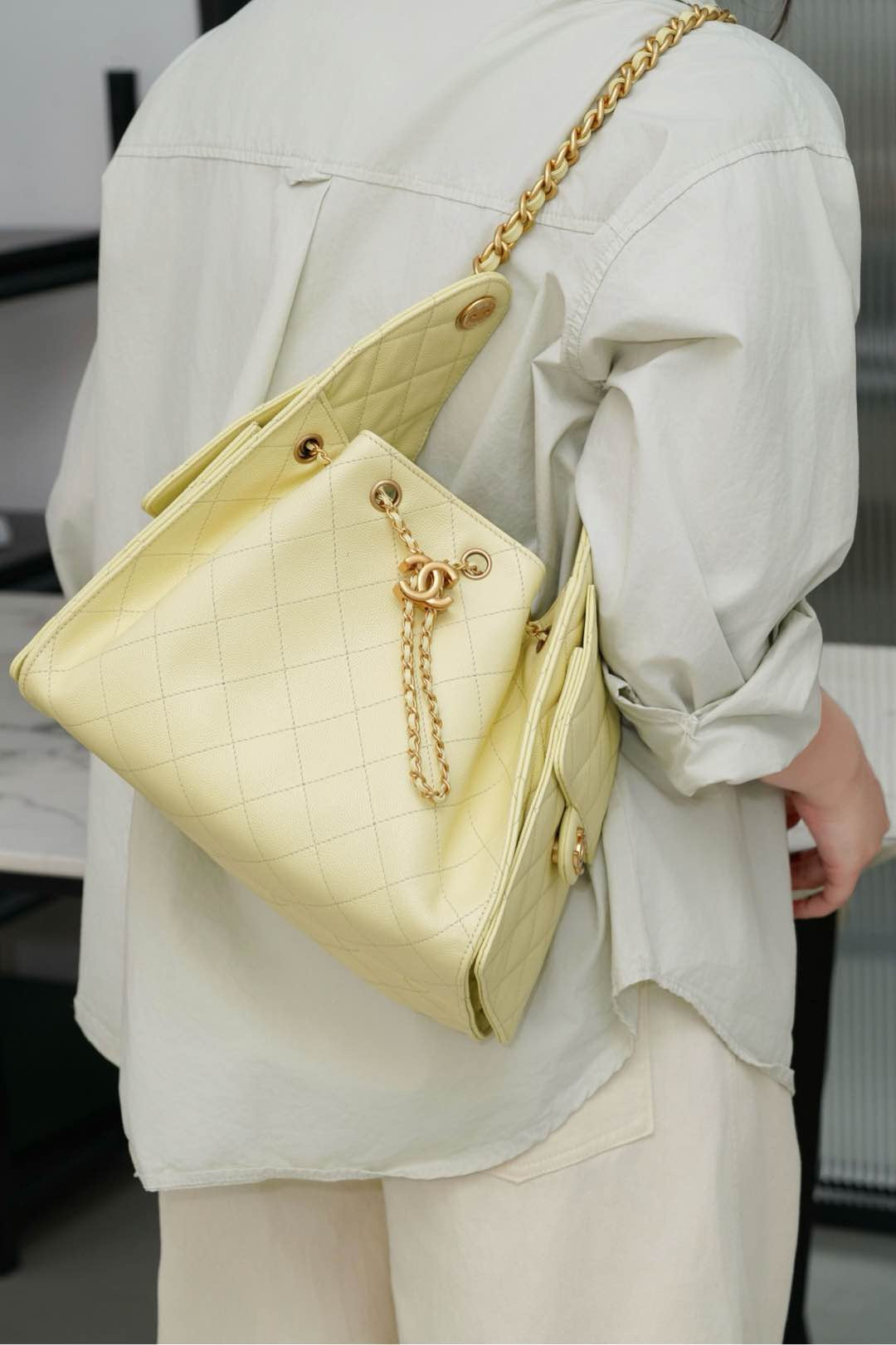 샤넬 25백 스몰 (라이트 옐로우)