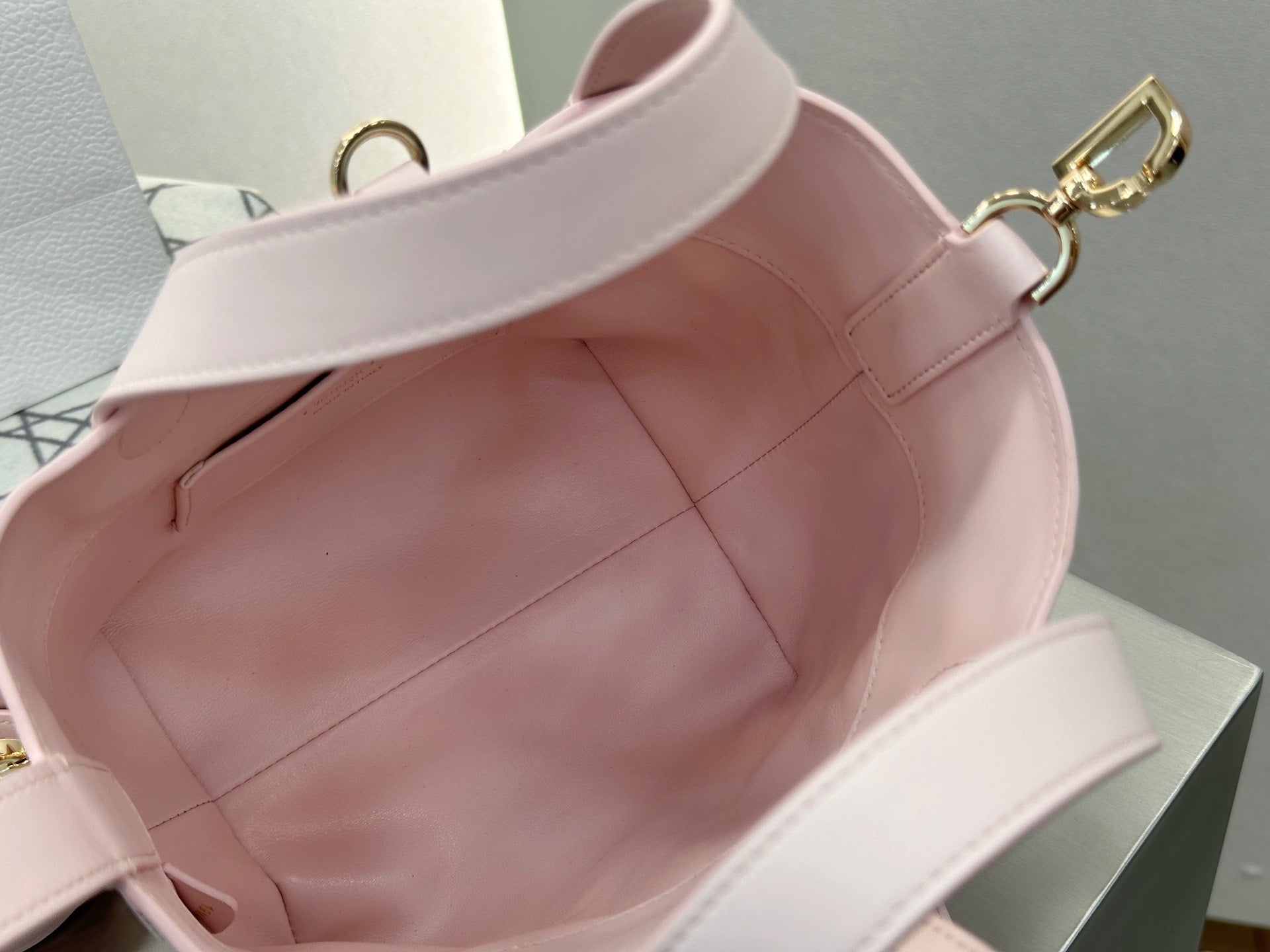 디올 버티컬 뚜주흐백 스몰