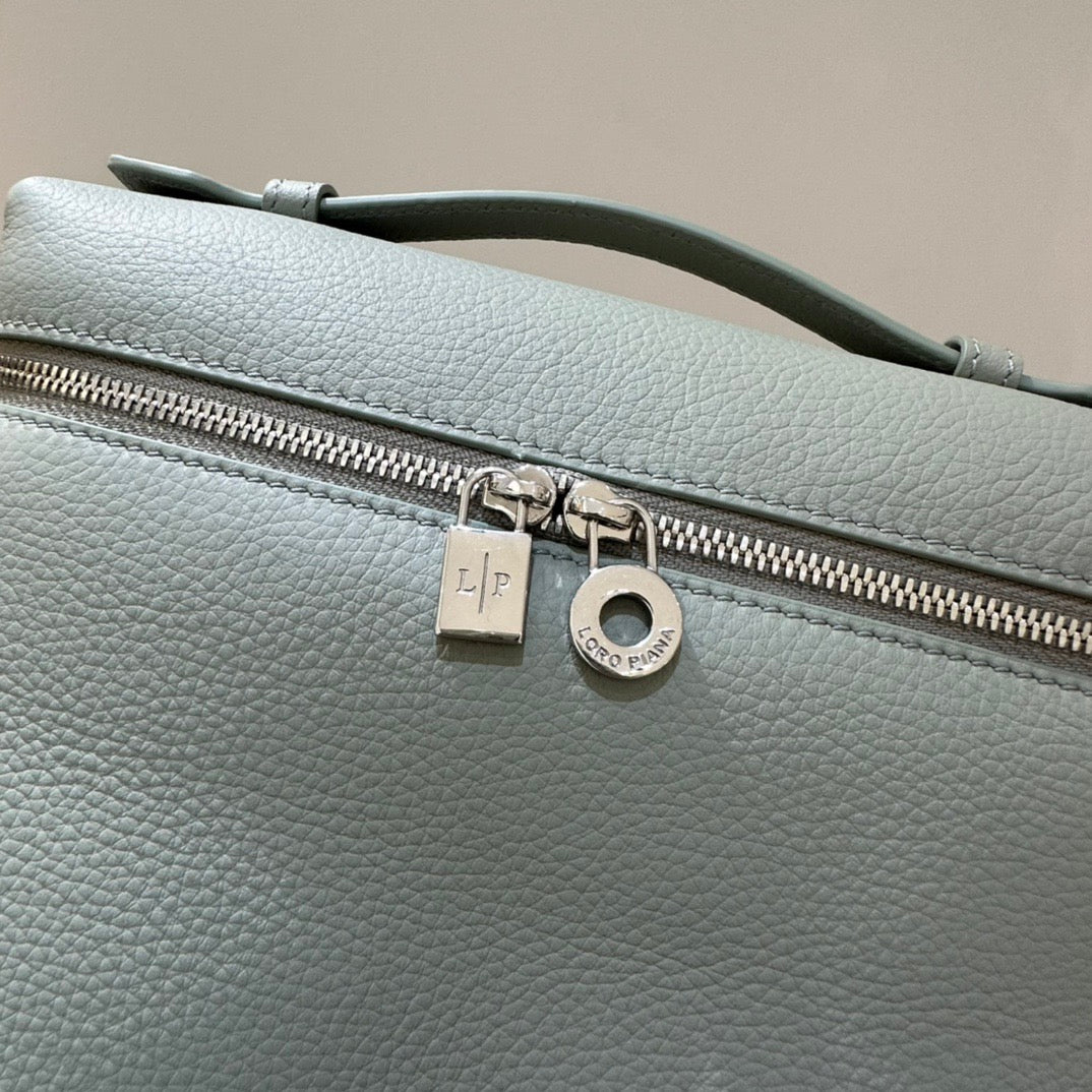 로로피아나 엑스트라포켓 백팩 L23.5 (유칼립투스/은장)